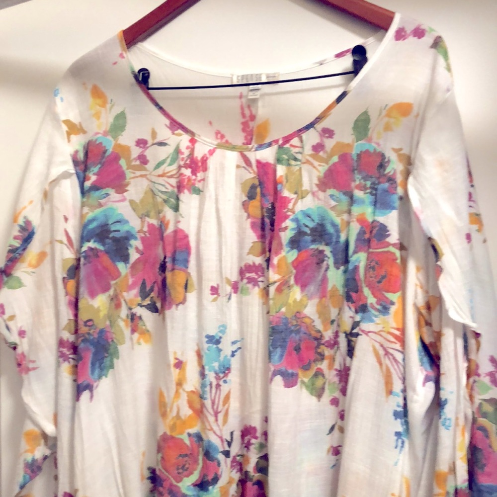 Floral top lightweight perfect for Spring/Summer excellent cond